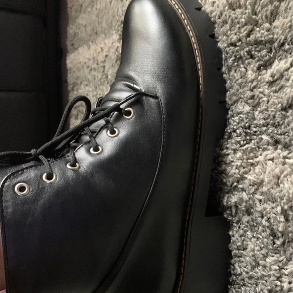 SOLD ✨HPx6✨combat boots - Picture 6 of 7